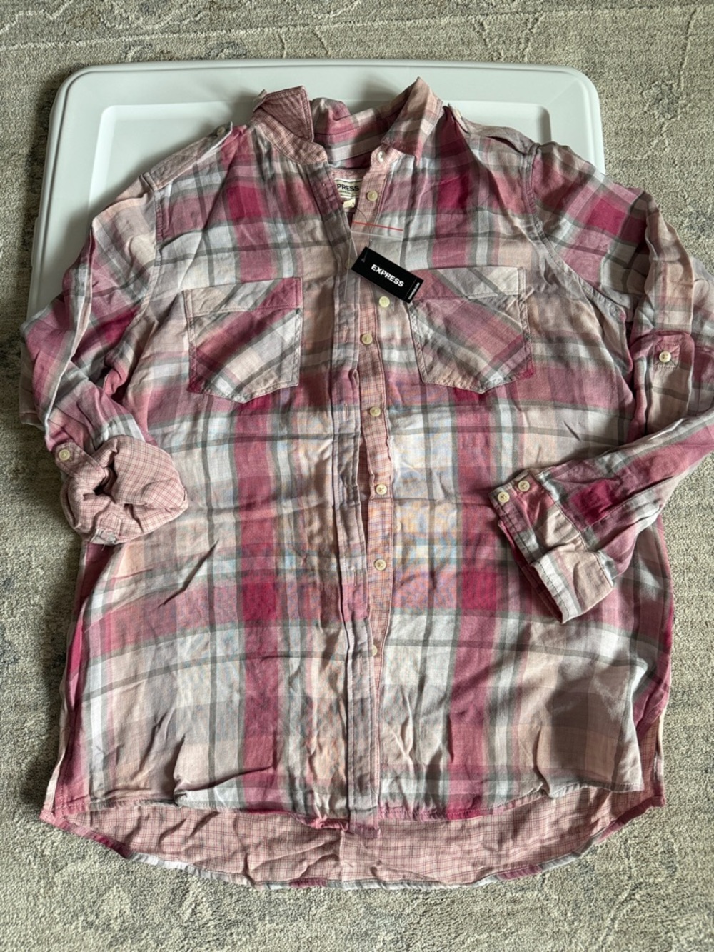 Women’s Express Boyfriend shirt
Size M
Color: multi shades of  pink&gray,
NWT